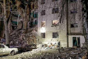 Россияне атаковали БПЛА общежитие на Сумщине - погибло 7 человек, под завалами еще могут быть люди