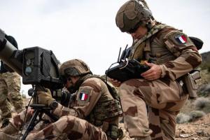 В парламенте Франции призывают отправить в Украину военных инструкторов