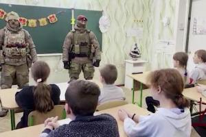 "200 пропагандистских ячеек": Оккупанты усиливают влияние на детей Луганской и Донецкой областей