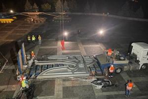 У Києві стартував перший етап підняття тризуба на монумент "Батьківщина-мати", - фото, відео
