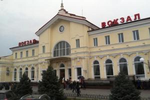Оккупанты нанесли удар по железнодорожному вокзалу Херсона: что известно