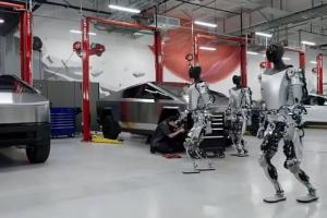 На заводе Tesla робот напал на человека