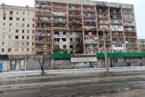 Новый год без прохожих и праздничной суеты: в сети обнародовали новые кадры из оккупированного Северодонецка
