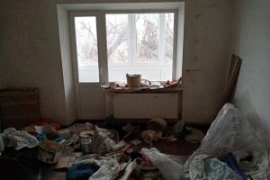 "Приехали домой, а там сюрприз": В сети показали фото "освобожденной" от мебели квартиры в Лисичанске