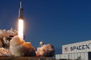Илон Маск готовится к запуску мощнейшей ракеты SpaceX, которая отправит людей на Марс