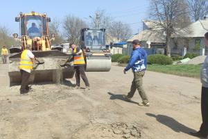 "Сухий наноасфальт" у Лисичанську, або Шедевроремонт доріг "по-руськи"