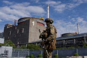 Возможна катастрофа: оккупанты запускают дроны над ядерными реакторами Запорожской АЭС, - ГУР
