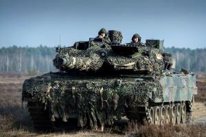 Іспанія оголосила про передачу Україні партії танків Leopard: названо терміни