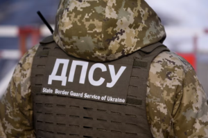 Виїзд за кордон підлітків до 18 років: українцям відповіли, чи потрібен дозвіл від ТЦК