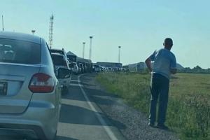 У мережі показали черги на "кордоні" з Росією: Луганщина й досі "другий сорт"?
