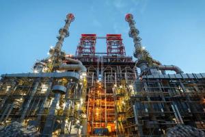 В Росії другий день палає нафтобаза після атаки БПЛА: ситуація погіршується