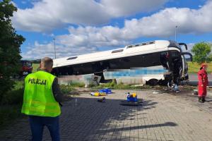 Автобус з українцями злетів у кювет у Польщі: постраждали 14 людей, зокрема, двоє дітей - фото