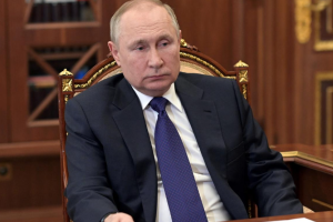 Путін заявив, що не стане виводити війська з України заради переговорів