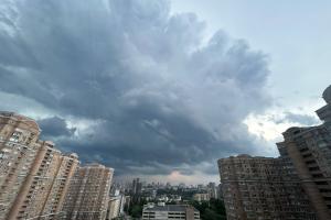 В Україну почав заходити холодний атмосферний фронт: в яких регіонах знизиться температура повітря