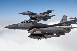 Украинские пилоты начали обучение на истребителях F-16 в Румынии