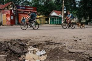 "Совсем связи нет, то хоть какая-то была": жители оккупированного Лисичанска жалуются на проблемы с "мобильной сетью"