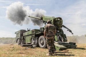 Франция передаст Украине 12 самоходных артиллерийских установок CAESAR
