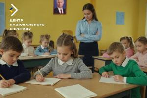 "Принуждение и пропаганда": как оккупанты превращают украинские школы в очаги культа Путина