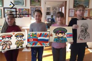 Дітей на окупованих територіях змушують створювати листівки для підтримки найманців із Північної Кореї