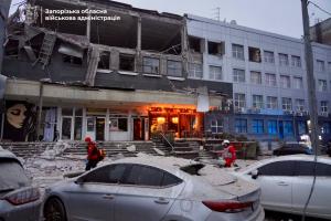 В Запорожье возросло количество погибших и раненых в результате российской атаки на поликлинику