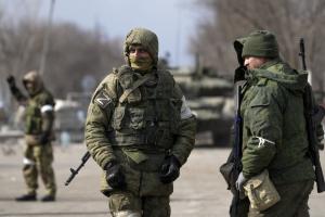 "Какие времена - такие и преступники": вооруженные военнослужащие РФ ограбили беловодскую домохозяйку