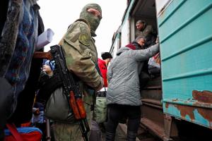 "Путевка в неизвестность": оккупанты вывозят проукраинских жителей Луганской области