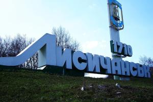 "Подекуди є світло, вода біля річки, все дуже дорого": Як "нова влада" налагоджує життя у Лисичанську