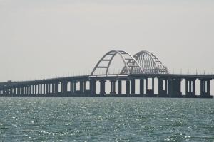 Движение по Крымскому мосту перекрыто: что известно