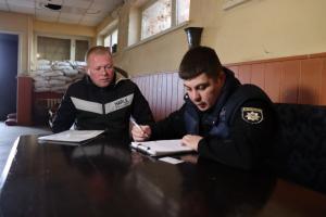 Триває видача тіл і фрагментів тіл родичам та знайомим загиблих в селі Гроза: харківські слідчі повідомили про завершення ідентифікації