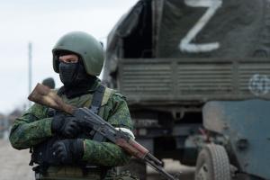 Российские захватчики перебрасывают военных и технику в направлении Донецка, - Андрющенко