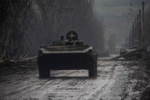 "Під Бахмутом окупанти заміновують відходи, а позаду ставлять кулеметників", - НГУ