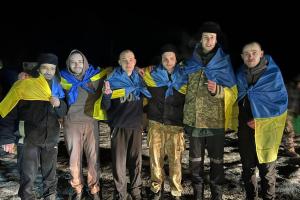 Україна повернула понад 200 полонених: Серед них оборонці Маріуполя та "Азовсталі", острова Зміїний, захисники ЧАЕС