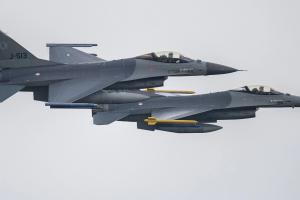 F-16 для Украины: стало известно, когда и в каком количестве поступят истребители