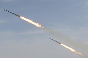 Захватчики второй раз за сутки ударили по Львовщине ракетами: есть попадания