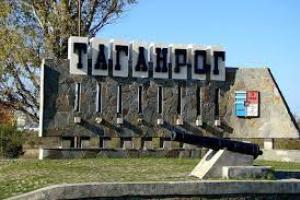 У мережі повідомляють про падіння літака у російському Таганрозі: подробиці - фото
