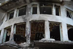 В Николаеве враг атаковал отель, который недавно восстановили после удара - фото