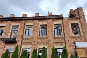 Оккупанты почти 15 раз обстреливали Никопольщину: повреждены отель, частный дом и коммунальное предприятие