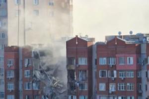 На связь вышли двое жителей разрушенной многоэтажки в Днепре: поисковая операция продолжается