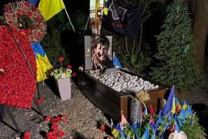 Затриману за наругу над могилами військових у Києві відправили до психіатричної лікарні