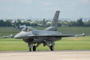 Украина сможет использовать не более 10 F-16 в этом году из-за нехватки пилотов, - NYT