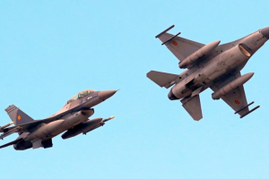 Украина получила первую партию истребителей F-16 - Bloomberg
