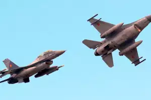 Украина получила первую партию истребителей F-16 - Bloomberg