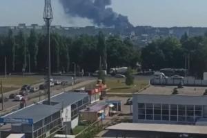 В российском Курске вспыхнул масштабный пожар - видео