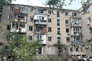 Российские террористы ударили по жилому району Николаева: погибли три человека, среди них - ребенок