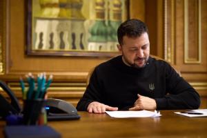 Зеленский подписал законы о продлении военного положения и мобилизации: подробности