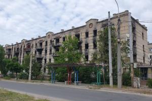 "Взлом квартир как часть схемы присвоения имущества": соответствующие объявления российские оккупанты разместили на подъезде дома в Северодонецке