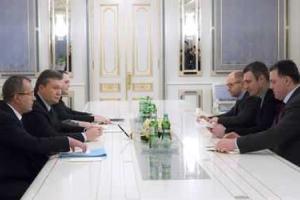 Янукович вызвал на ринг Кличко и предложил должность Яценюку