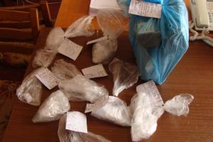 В Винницкой области работники ГАИ изъяли у водителя такси почти полкилограмма амфетамина