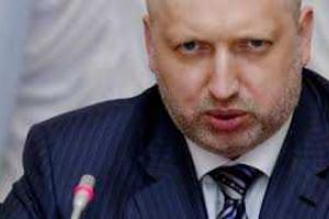 Турчинов дал разрешение военнослужащим в Крыму на использование оружия