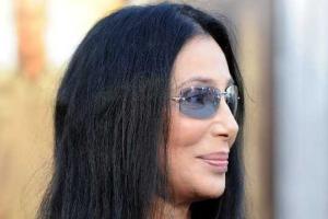 Певица Шер попала в больницу